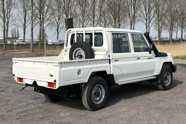 Toyota Land Cruiser HZJ79 DC