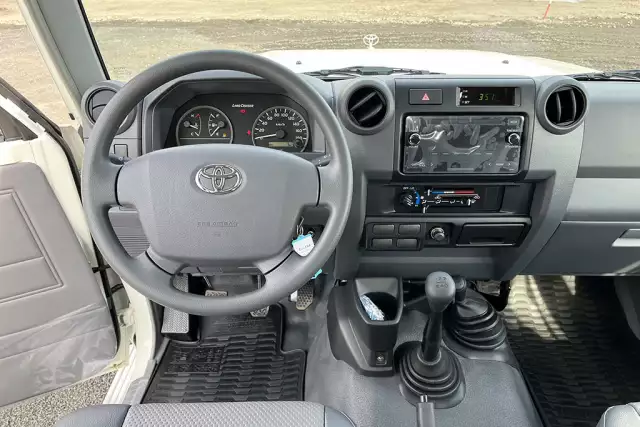 Toyota Land Cruiser HZJ79 DC