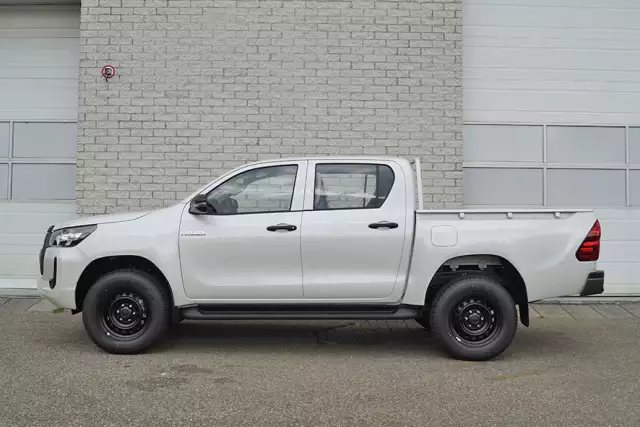 Toyota Hilux 2.4 GL 4x4 Double Cab Pick-up