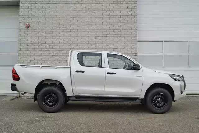 Toyota Hilux 2.4 GL 4x4 Double Cab Pick-up