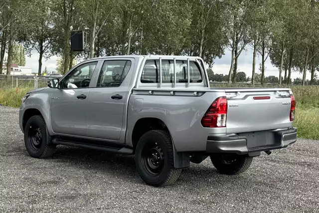 Toyota Hilux 2.4 GL 4x4 Double Cab Pick-up