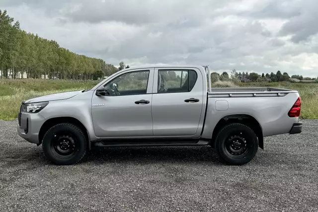 Toyota Hilux 2.4 GL 4x4 Double Cab Pick-up