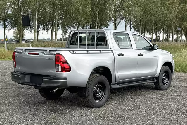 Toyota Hilux 2.4 GL 4x4 Double Cab Pick-up