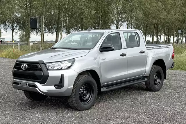 Toyota Hilux 2.4 GL 4x4 Double Cab Pick-up