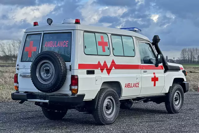 Toyota Land Cruiser HZJ78 4x4 Ambulance