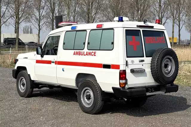Toyota Land Cruiser HZJ78 4x4 Ambulance