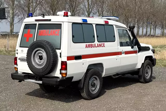 Toyota Land Cruiser HZJ78 4x4 Ambulance