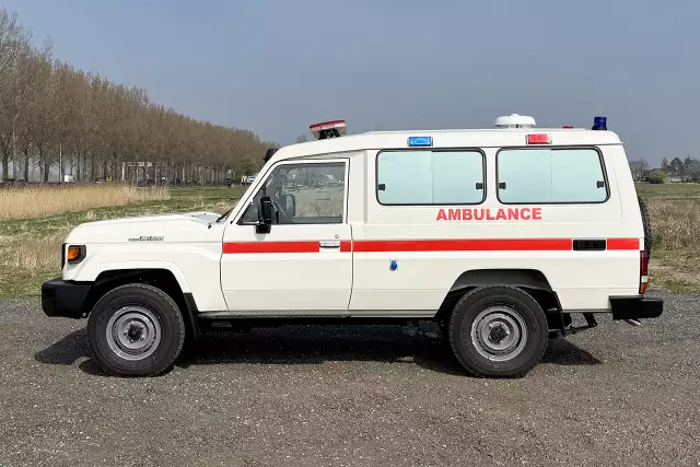 Toyota Land Cruiser HZJ78 4x4 Ambulance