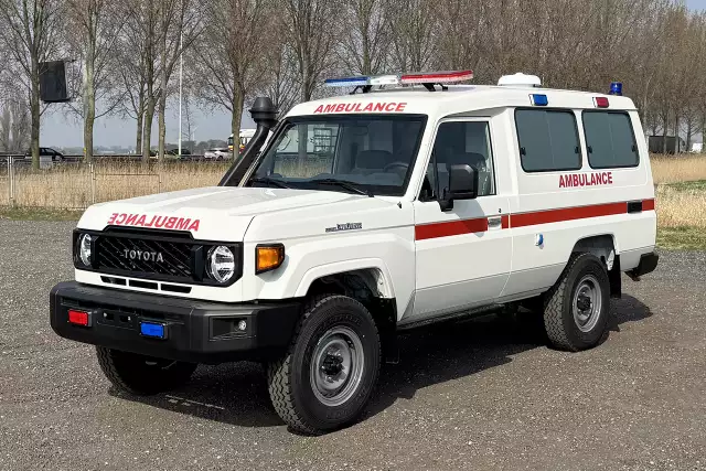 Toyota Land Cruiser HZJ78 4x4 Ambulance