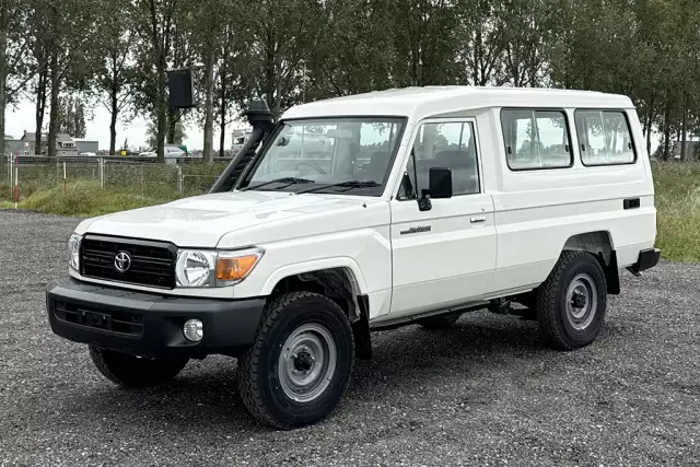 Toyota Land Cruiser HZJ78L 4x4 Hard Top