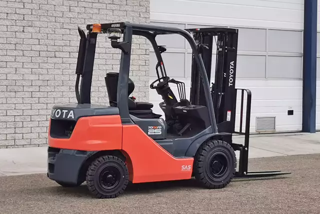 Toyota Tonero 52-8FDF25 4x2 Forklift