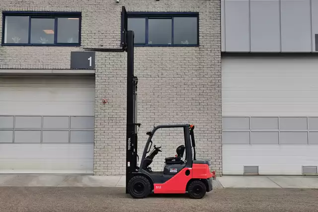 Toyota Tonero 52-8FDF25 4x2 Forklift