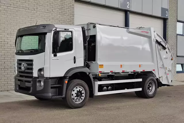 Volkswagen Constellation 17.250 BB CH 4x2 Garbage Collector