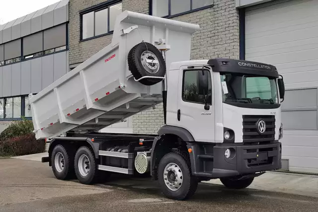 Volkswagen Constellation 31.320 BB CH 6x4 Tipper Truck