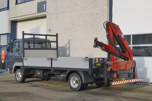 Volkswagen Delivery 9-150 HMF 735K1 4x2 Flatbed with Crane